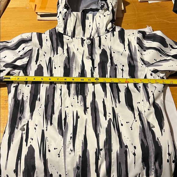 Sunice Black and White Ski Jacket - Picture 10 of 11